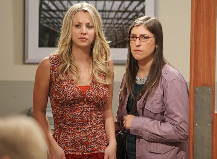 The Big Bang Theory: Kaley Cuoco (Penny) und Mayim Bialik (Amy) mögen sich nur vor der Kamera