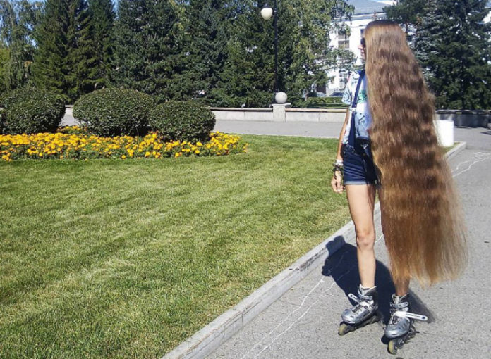 Frau mit den längsten haaren