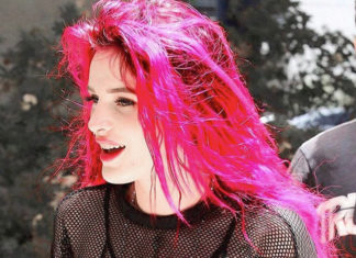 Bella Thorne hat die Haare pink