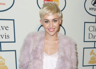Miley Cyrus singt in einer U-Bahn-Station