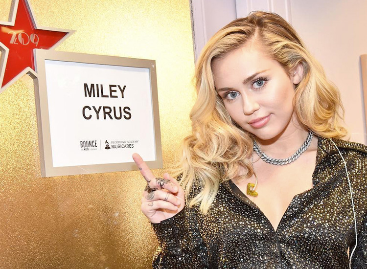 Miley Cyrus: Brust Op?