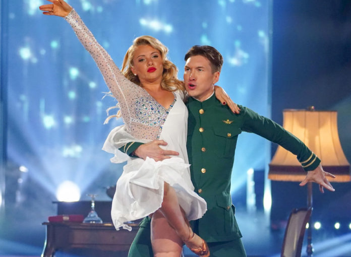 Lets Dance 2019: Die Leistung von Evelyn Burdecki macht ihren Tanzpartner Evgeny Vinokurov nicht glücklich