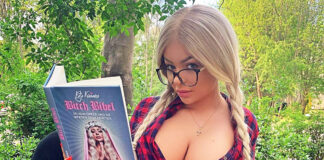 Katja Krasavice liest den Fans ihr Buch Bitch Bibel vor