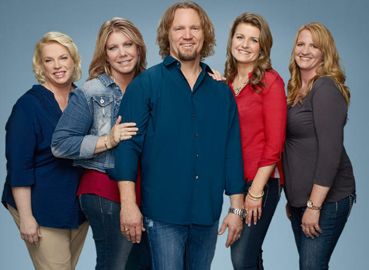 Kody Brown steht bei Alle meine Frauen zwischen seinen vier Frauen