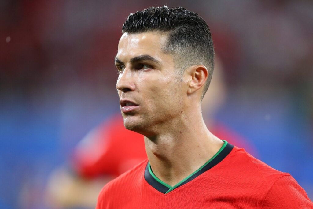 Cristiano Ronaldo mit sauberem Taper Fade von der Seite