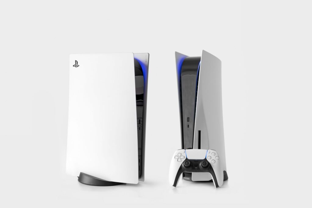 Die PS5 mit Laufwerk neben der digitalen Edition ohne Disc-Slot.